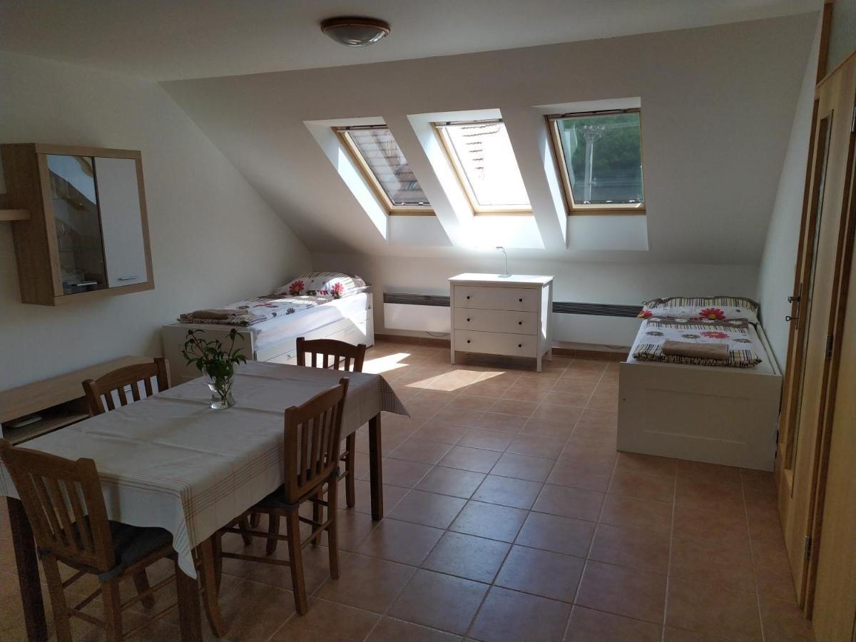 Apartment Koprivovi Němčičky Buitenkant foto