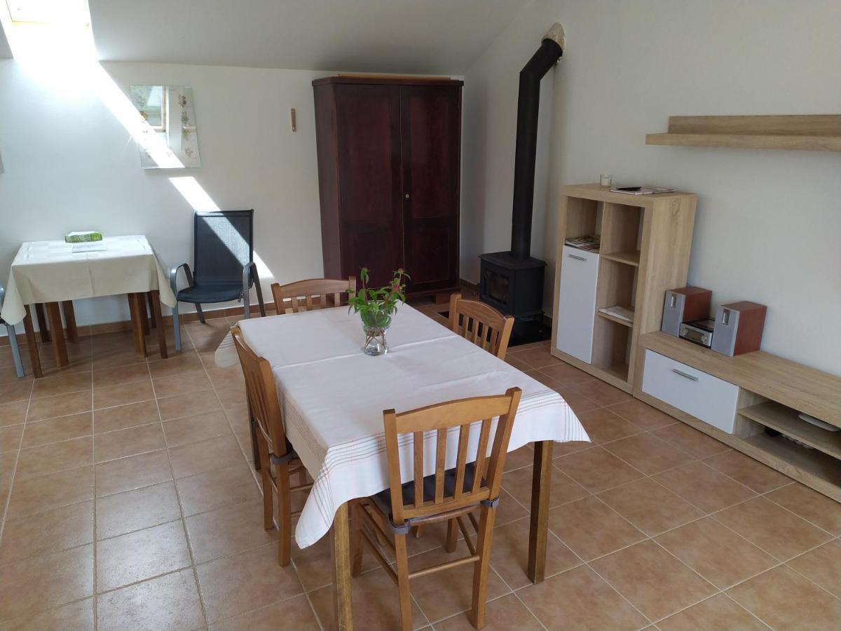 Apartment Koprivovi Němčičky Buitenkant foto